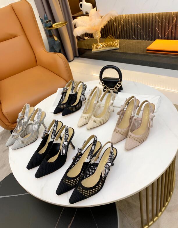Fashion Women's Dress shoes Ladies classic breathable sandals Top Quality Leather shoes Woman casual comfortable designer leisure high heel shoes D111370, A box
Fashion Women's Dress shoes Ladies classic breathable sandals Top Quality Leather shoes Woman casual comfortable designer leisure high heel shoes D111370, A box