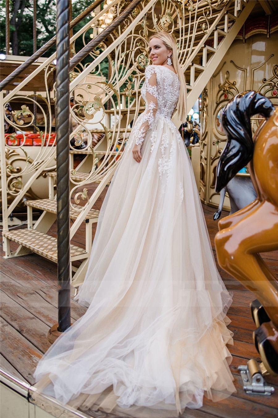 Long Sleeve A-Line Wedding Dresses Boho Beach Bridal Gowns 2021 Appliques Lace Beaded V-Neck Tulle Bride Dress Vestidos De Novia Court Train