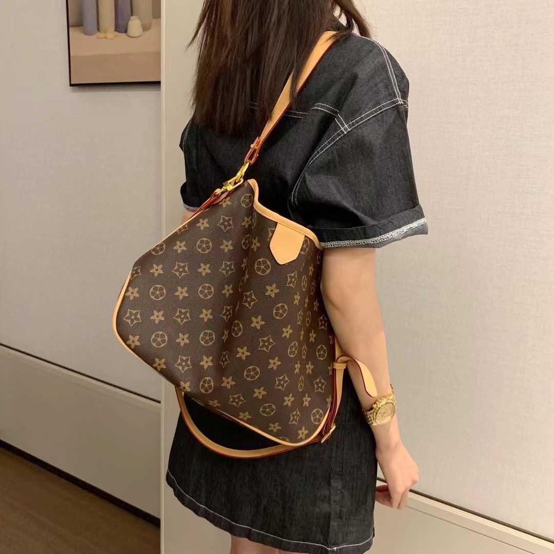 2021 early autumn new old flower bag large capacity fashion versatile commuter advanced Single Shoulder Messenger Bag female, Dark brown (medium)
2021 early autumn new old flower bag large capacity fashion versatile commuter advanced Single Shoulder Messenger Bag female, Dark brown (medium)