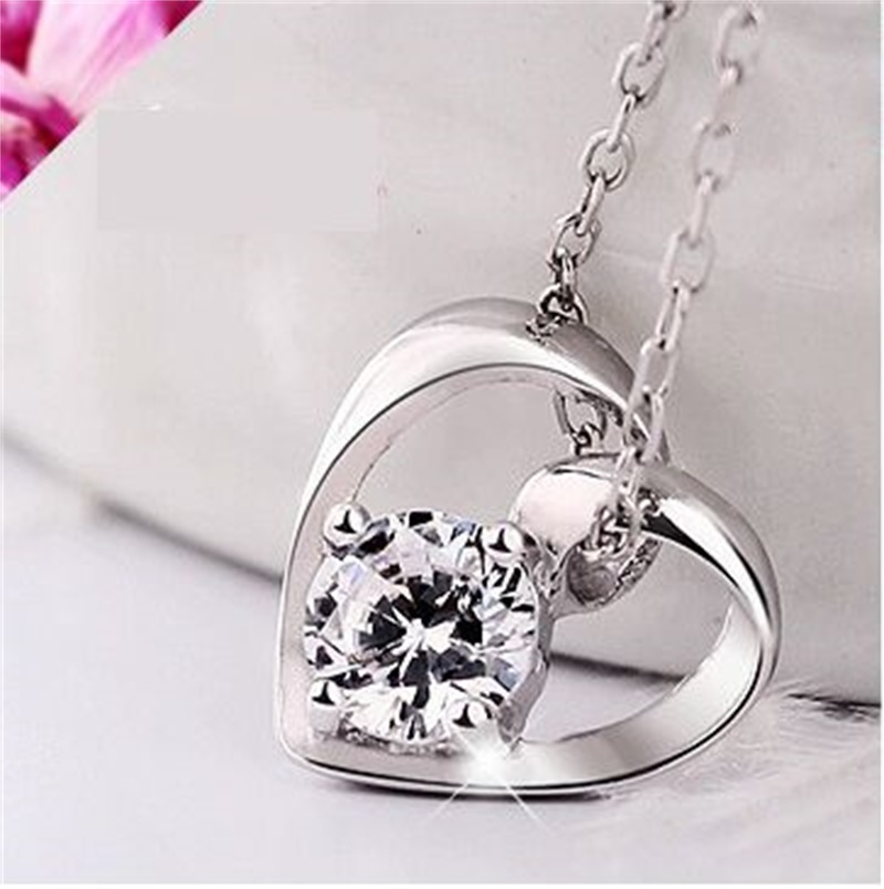 Love Heart Pendant 925 Sterling Silver Wedding Necklace Crystal Pendant European and American Women Ladies Jewelry Fashion Korean 312 J2
Love Heart Pendant 925 Sterling Silver Wedding Necklace Crystal Pendant European and American Women Ladies Jewelry Fashion Korean 312 J2