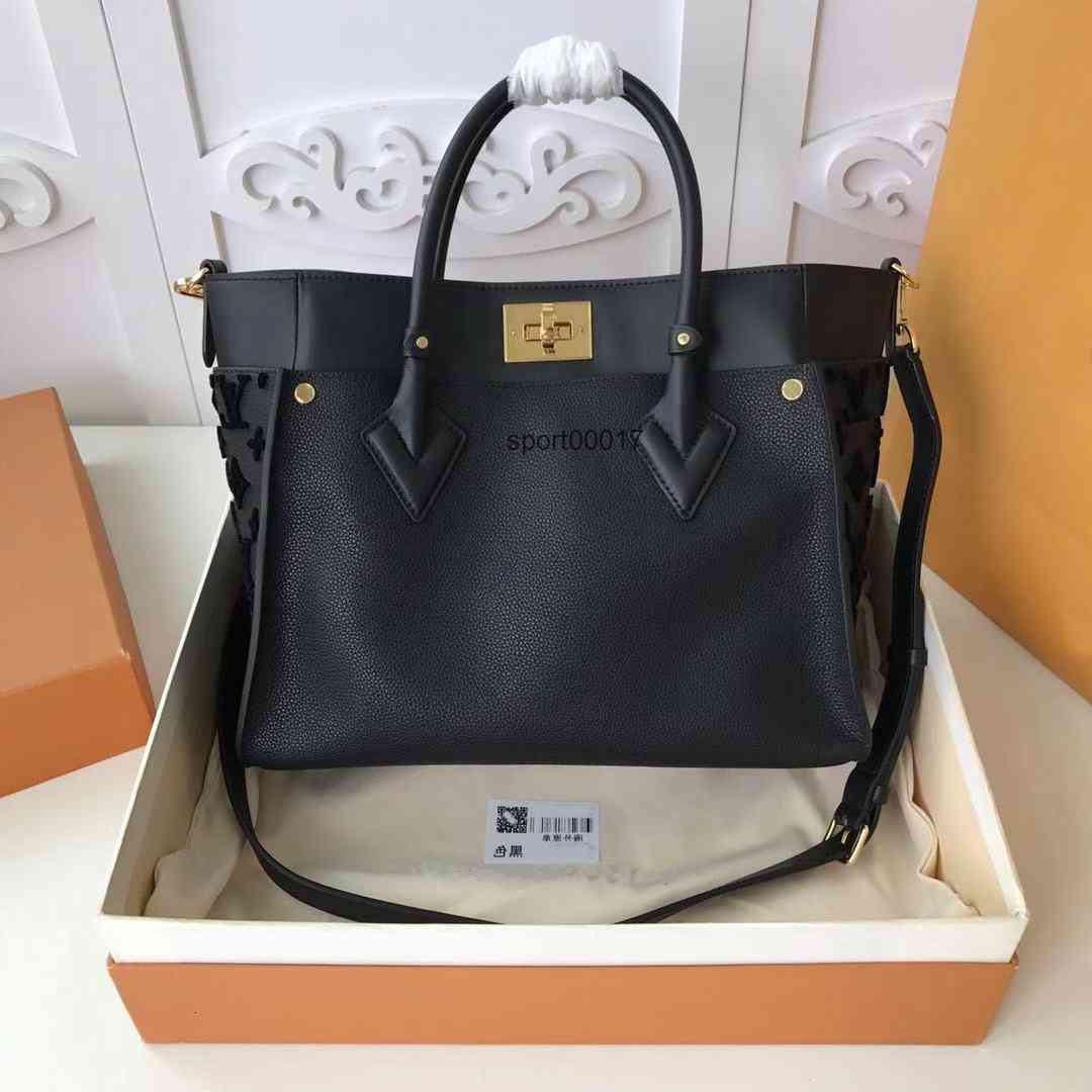 M53826 ON MY SIDE TOTE BAG elegant lady calf shoulder shopping Nappa Softy leather handbag totes with a cross-body strap
M53826 ON MY SIDE TOTE BAG elegant lady calf shoulder shopping Nappa Softy leather handbag totes with a cross-body strap