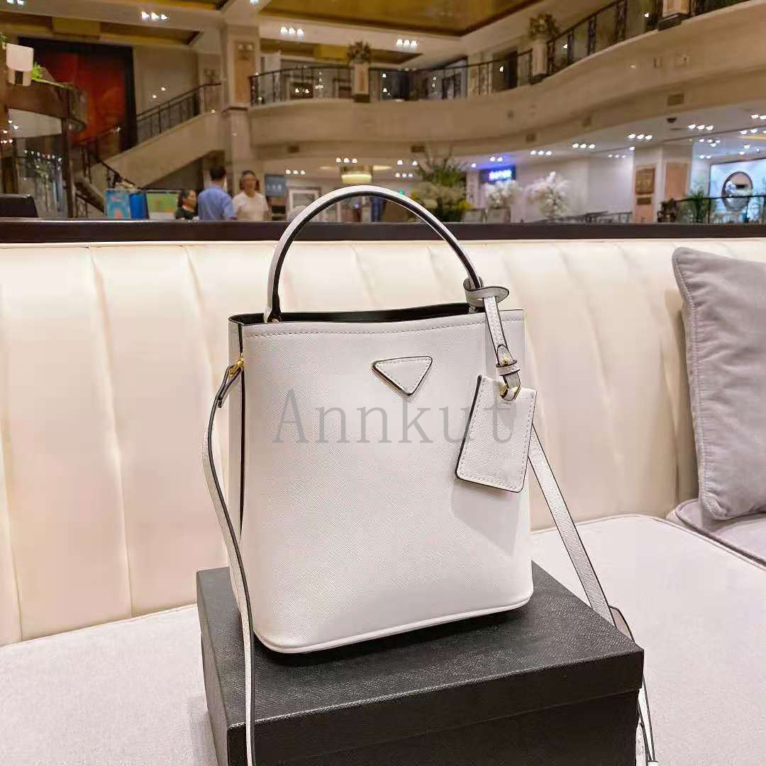 Fashion Crossbody Bucket bag brand Designers leather Handbag Luxurys handbags High Quality Ladies Shoulder Bags women messenger bag, Random gift bag
Fashion Crossbody Bucket bag brand Designers leather Handbag Luxurys handbags High Quality Ladies Shoulder Bags women messenger bag, Random gift bag