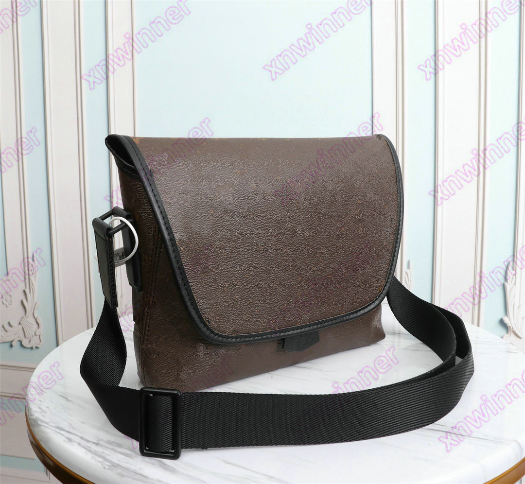 Magnetic Messenger Bag Designer Mens Briefcases Macassar Flower Letter Leather Shoulder bags Designers Luxurys Brand Envelope Purse Wallets M45557
Magnetic Messenger Bag Designer Mens Briefcases Macassar Flower Letter Leather Shoulder bags Designers Luxurys Brand Envelope Purse Wallets M45557