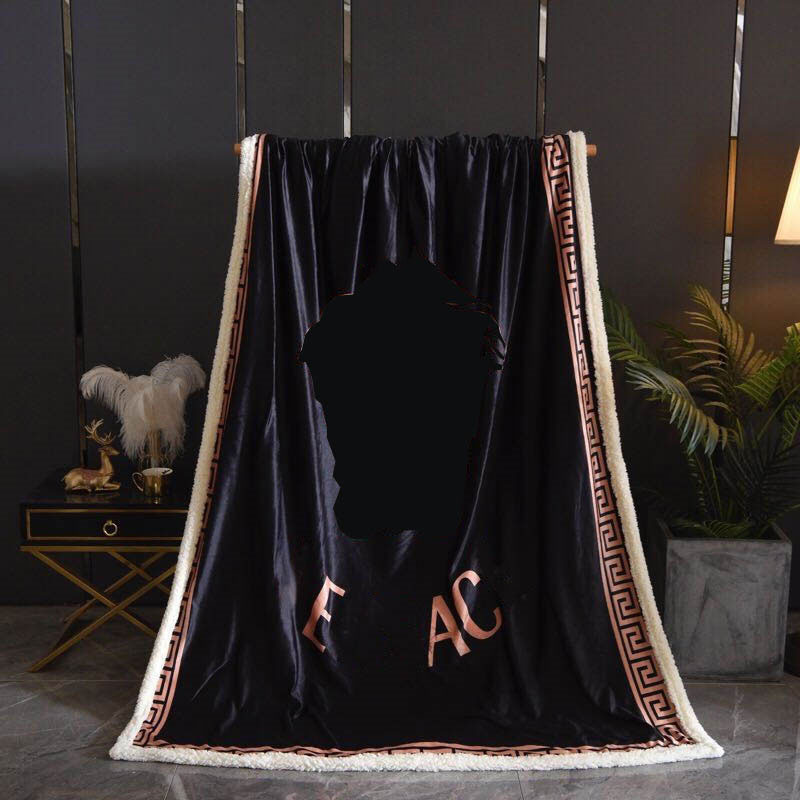 New Arrivals Vintage European Court Blanket Fall Luxurys Designers Sleeping women men Multi-function Fashion High Quality Gift
New Arrivals Vintage European Court Blanket Fall Luxurys Designers Sleeping women men Multi-function Fashion High Quality Gift