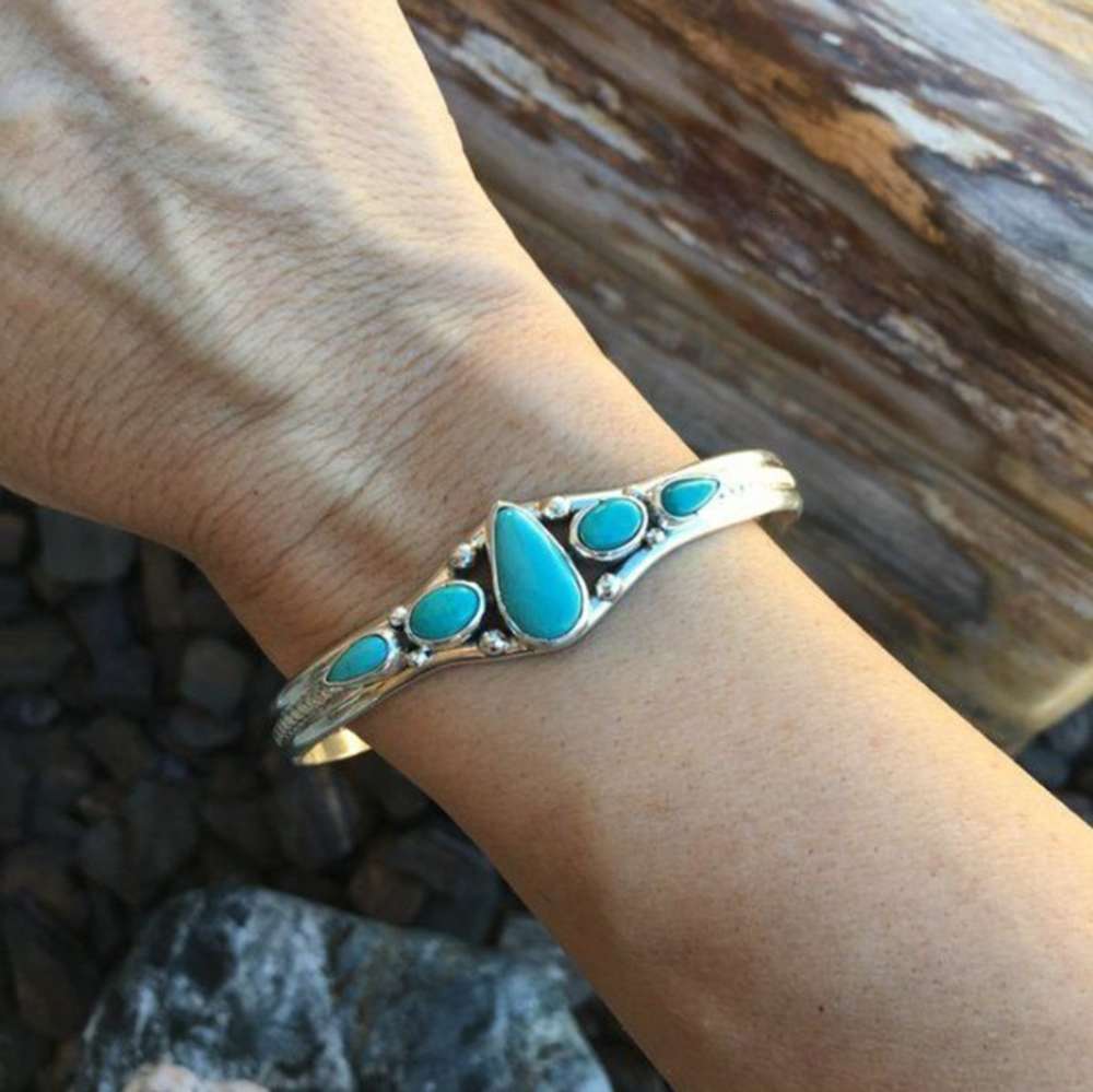 Hand catenary Bohemian Turquoise cut out geometric bracelet with adjustable opening, Golden;silver
Hand catenary Bohemian Turquoise cut out geometric bracelet with adjustable opening, Golden;silver