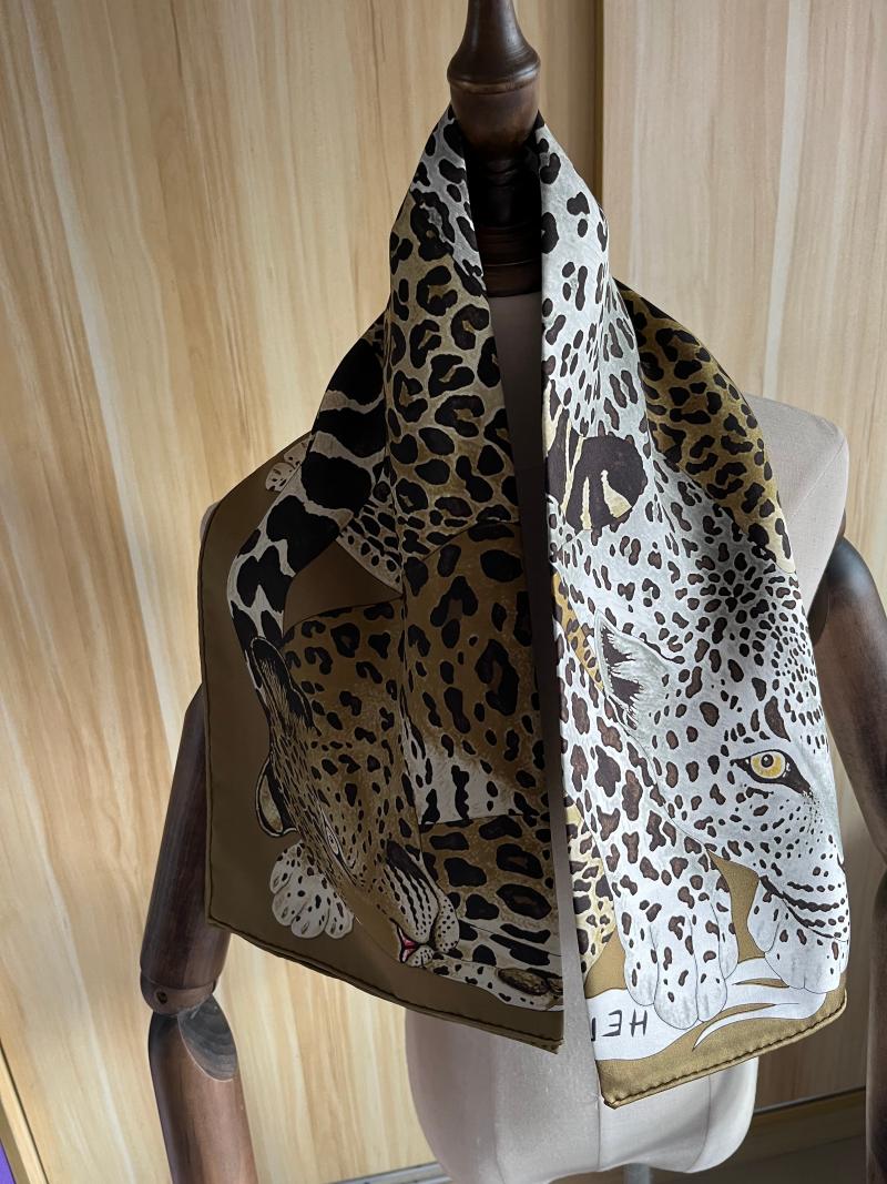 Scarves 2021 Arrival Fashion Brand Leopard 100% Silk Scarf 90*90 Cm Square Shawl Twill Wrap For Women Lady, Blue;gray
Scarves 2021 Arrival Fashion Brand Leopard 100% Silk Scarf 90*90 Cm Square Shawl Twill Wrap For Women Lady, Blue;gray