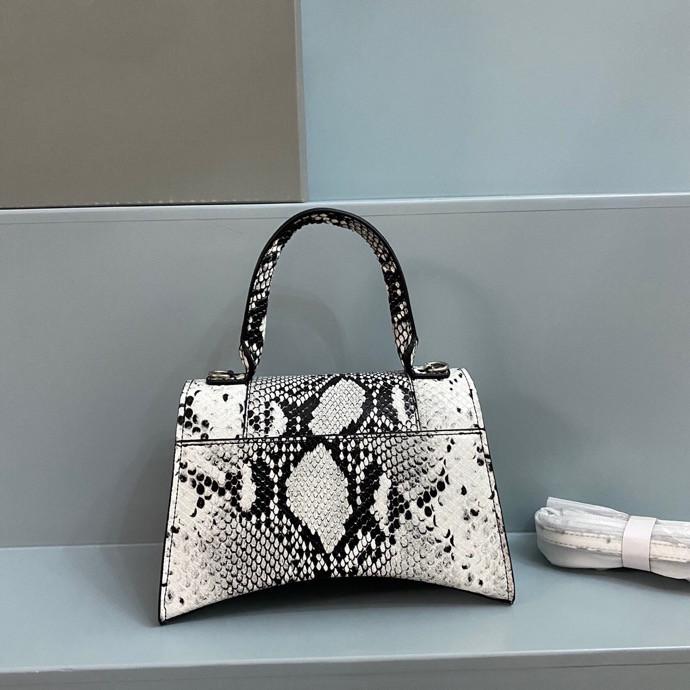 Knitting style Leather ladies woven Messenger Cross Body bag temperament casual business check Fashion Bags luxury high quality shoulder handbag Cell Phone Pocket, 01
Knitting style Leather ladies woven Messenger Cross Body bag temperament casual business check Fashion Bags luxury high quality shoulder handbag Cell Phone Pocket, 01