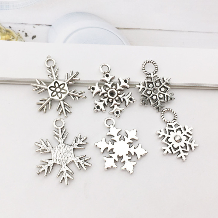 The latest model 1 pack = 70 pieces, ornaments, antique sier snowflakes, Christmas tree decorations Free shipping