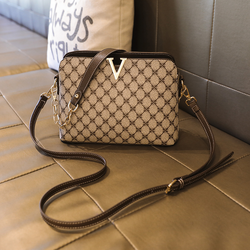 High quality luxury accessories leather shoulder bag with chain mahjong ladies checkered handbag, Box no single shot
High quality luxury accessories leather shoulder bag with chain mahjong ladies checkered handbag, Box no single shot