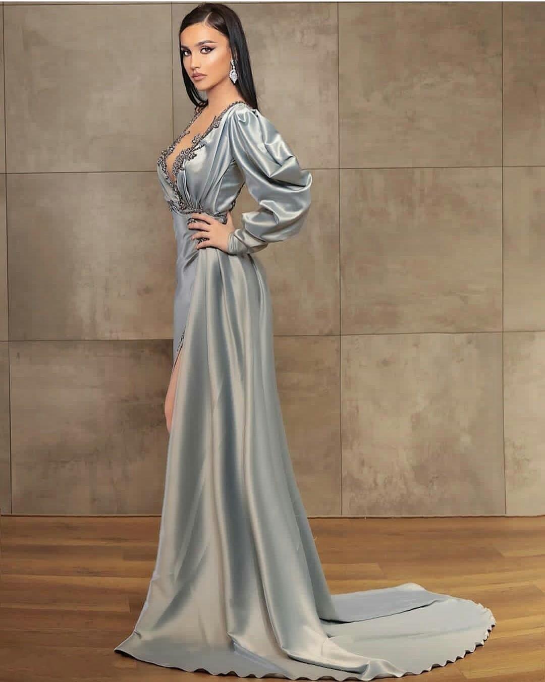Sexy Silver Long Sleeves Satin Evening Dresses Wear Illusion Crystal Beading High Side Split Floor Length Party Dress Prom Gowns Open Back Robes De So