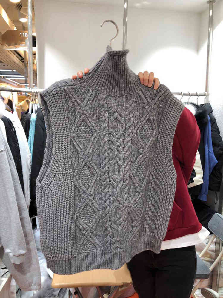 Nomikuma Korean Knitted Sleeveless Turtleneck Vest New Twisted Pullover Sweater Women Fashion Causal Top Jumper 6D912 210427