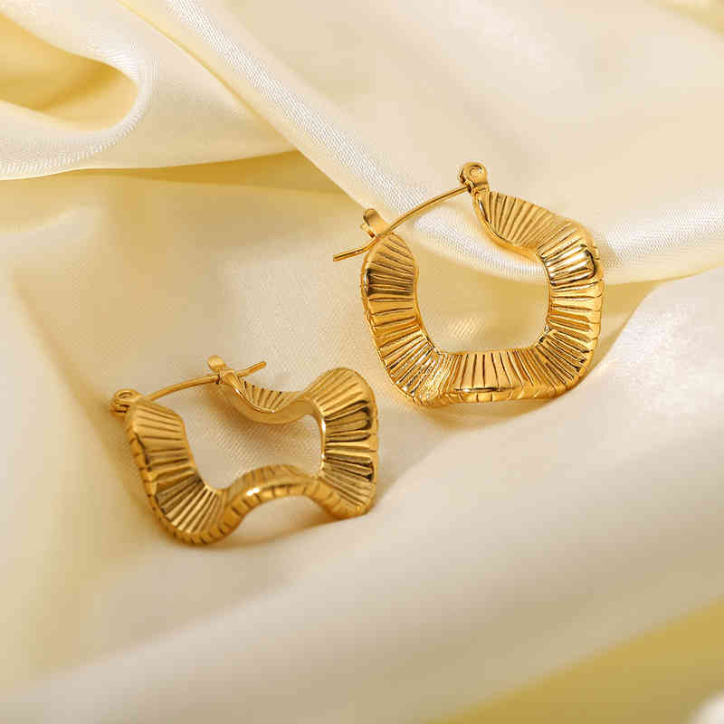 Ins chic titanium wave shaped special-shaped ear ring fashion 18K gold-plated stainls steel earring female jewelry, Golden 
Ins chic titanium wave shaped special-shaped ear ring fashion 18K gold-plated stainls steel earring female jewelry, Golden