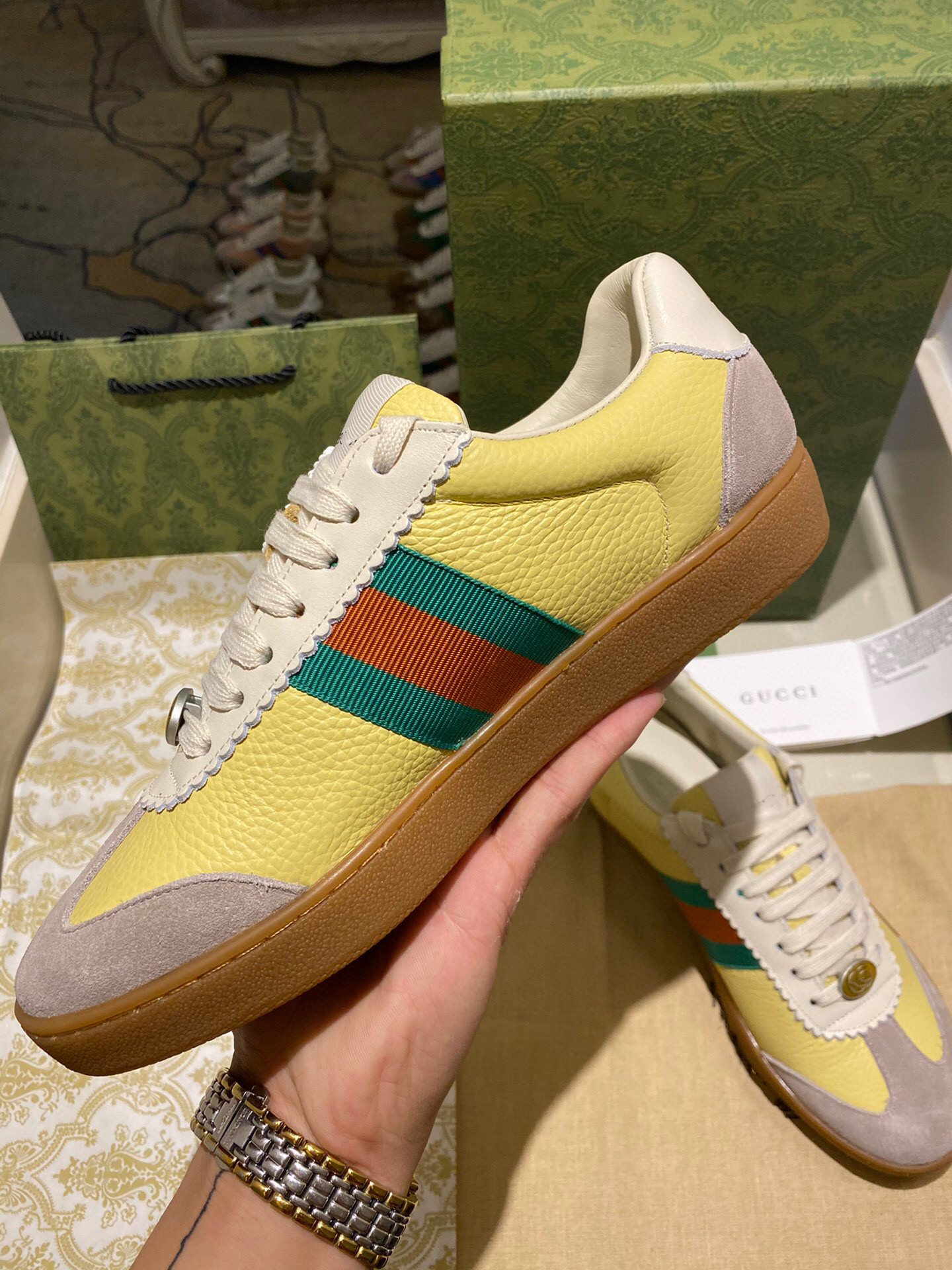 Designer Brand Leather Casual Shoes Fashion Black White Stripe Wedding Breathable Sneakers Mens and Ladies Shoe Size 35-46
Designer Brand Leather Casual Shoes Fashion Black White Stripe Wedding Breathable Sneakers Mens and Ladies Shoe Size 35-46
