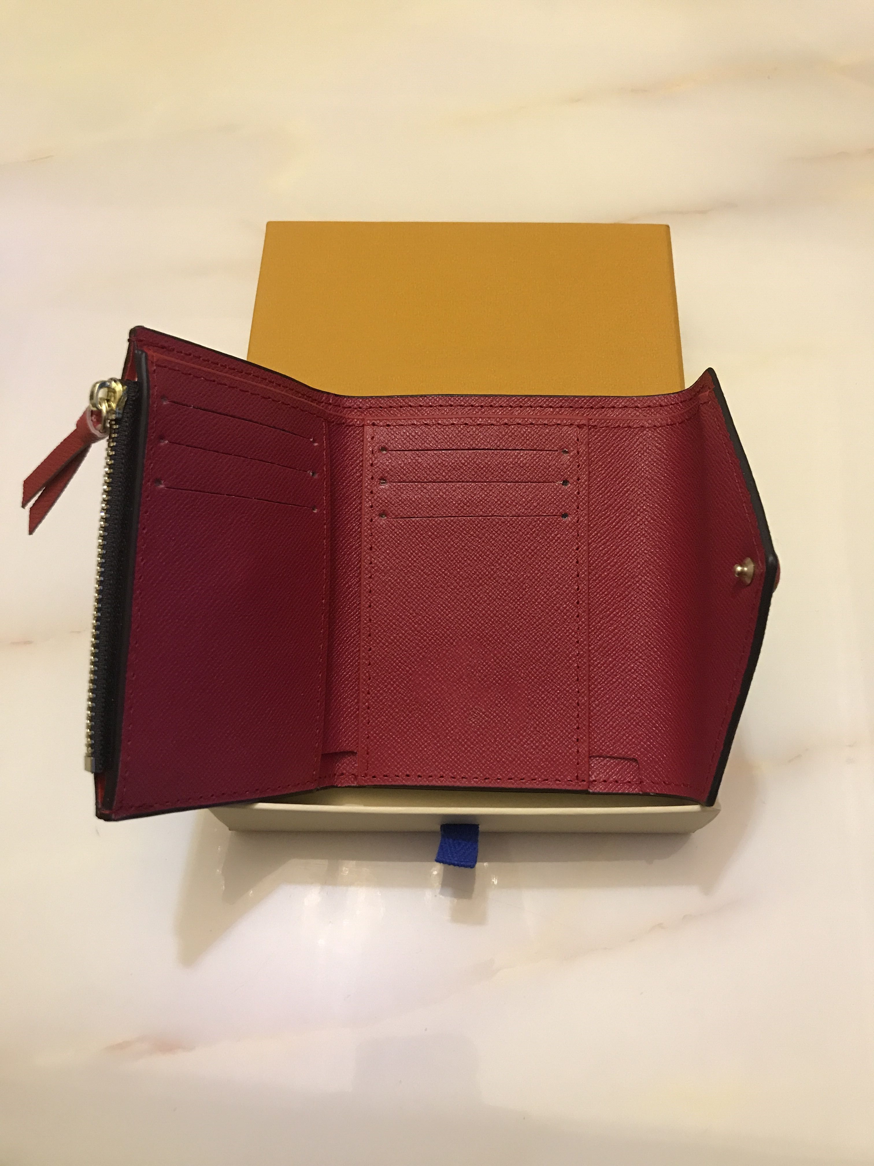 Top quality women men Genuine Leather multicolor short wallet with original box Card holder classic purse zipper pocket, Red
Top quality women men Genuine Leather multicolor short wallet with original box Card holder classic purse zipper pocket, Red