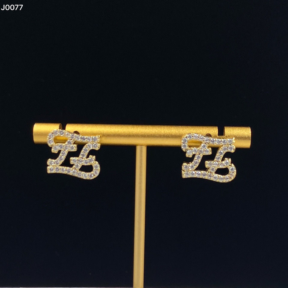 Luxury Fen Stud letter F earrings classic works selected original consistent brass material with pure silver needle, Golden;silver
Luxury Fen Stud letter F earrings classic works selected original consistent brass material with pure silver needle, Golden;silver