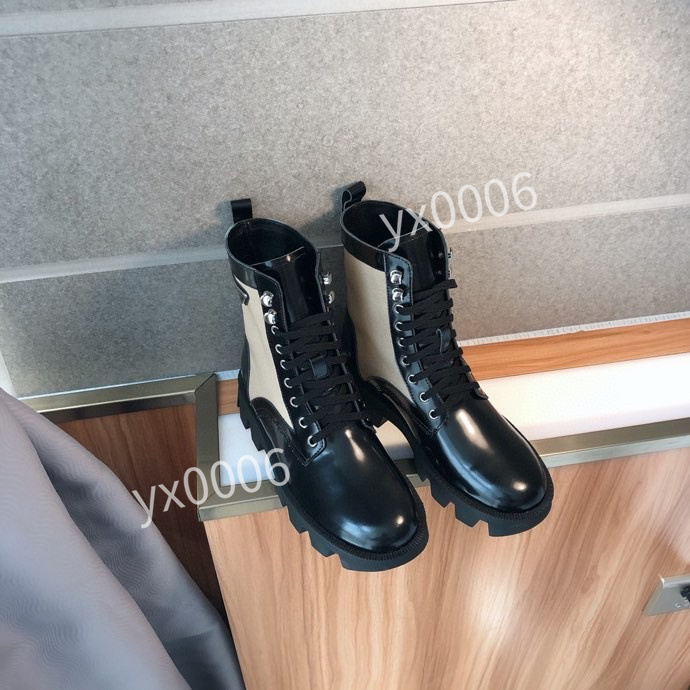 2022 Women's ankle boot Designer Luxury 35-42 Martin Desert Boots Beige and ebony 100% Genuine Leather quilted Lace-up Winter Shoes Rubber lug sole ds200812, 02
2022 Women's ankle boot Designer Luxury 35-42 Martin Desert Boots Beige and ebony 100% Genuine Leather quilted Lace-up Winter Shoes Rubber lug sole ds200812, 02
