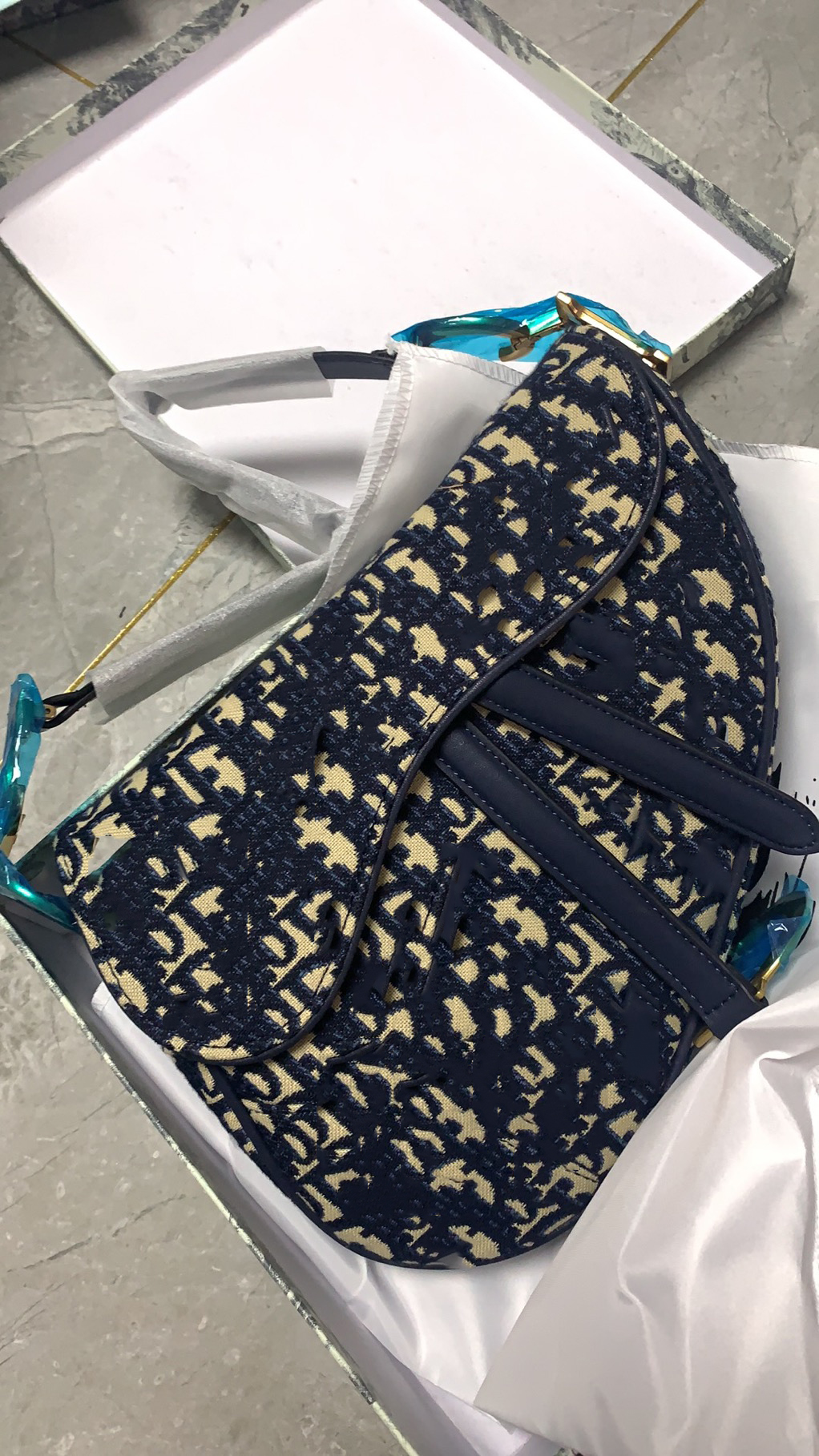 fashion Leather saddle ladies bags retro high quality messenger handbag star celebrity inspiration embroidery shoulder bag Crossbo fairy, Black
fashion Leather saddle ladies bags retro high quality messenger handbag star celebrity inspiration embroidery shoulder bag Crossbo fairy, Black