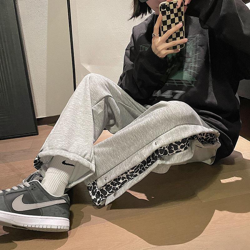 Men' Pants Stitching Leopard Print Casual Wide-leg Plus Velvet Thick Sports High Street Sweatpant Winter Loose Warm Straight Trousers, Black
Men' Pants Stitching Leopard Print Casual Wide-leg Plus Velvet Thick Sports High Street Sweatpant Winter Loose Warm Straight Trousers, Black