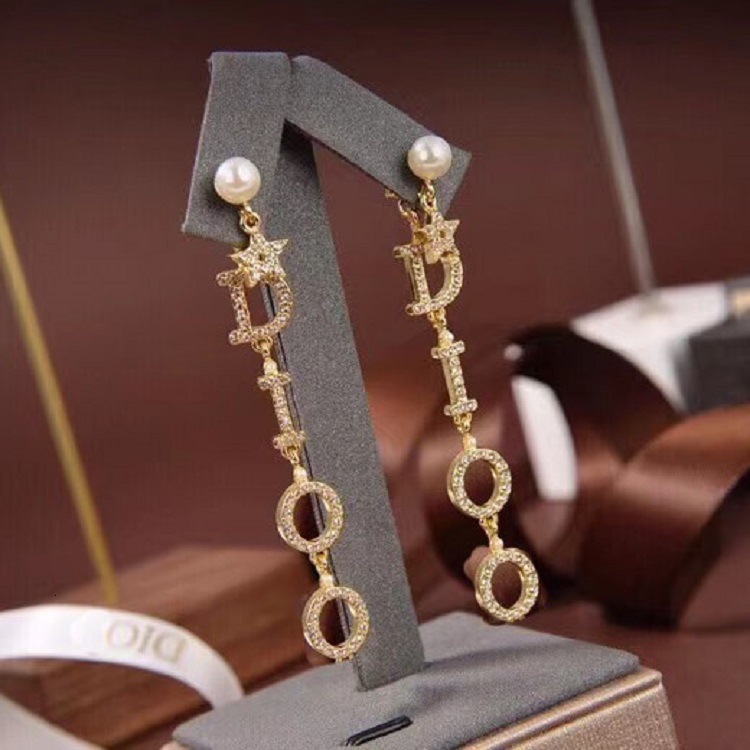 Europe and the United States d Home / Dijia 2021 New Letter Diamond Star High Version Brass 925 Silver Pin Earrings
Europe and the United States d Home / Dijia 2021 New Letter Diamond Star High Version Brass 925 Silver Pin Earrings