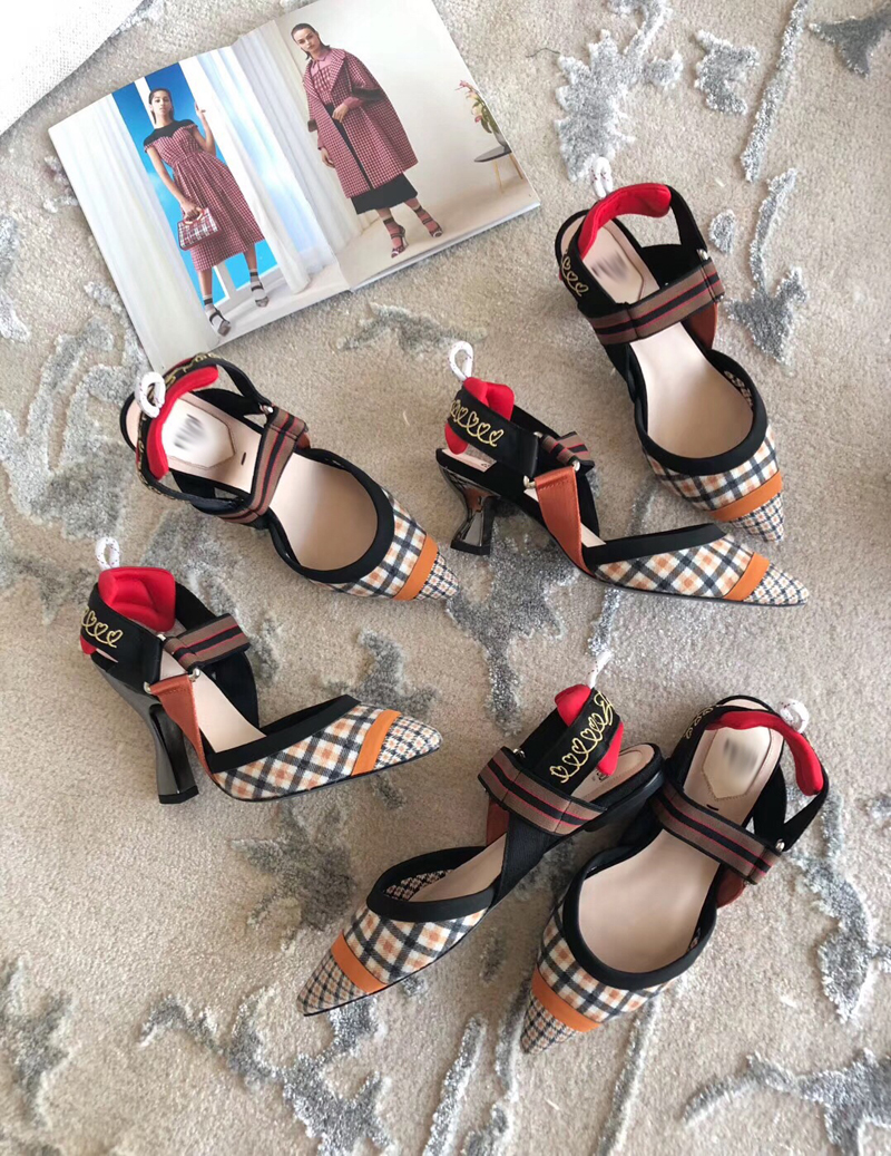 2021 Good Quality Fashion Women Luxurys Designers Shoes Designer Sandals Womens Luxury High Heels Sandal Dress Shoess With Box Size 35-41 -H325, Split
2021 Good Quality Fashion Women Luxurys Designers Shoes Designer Sandals Womens Luxury High Heels Sandal Dress Shoess With Box Size 35-41 -H325, Split