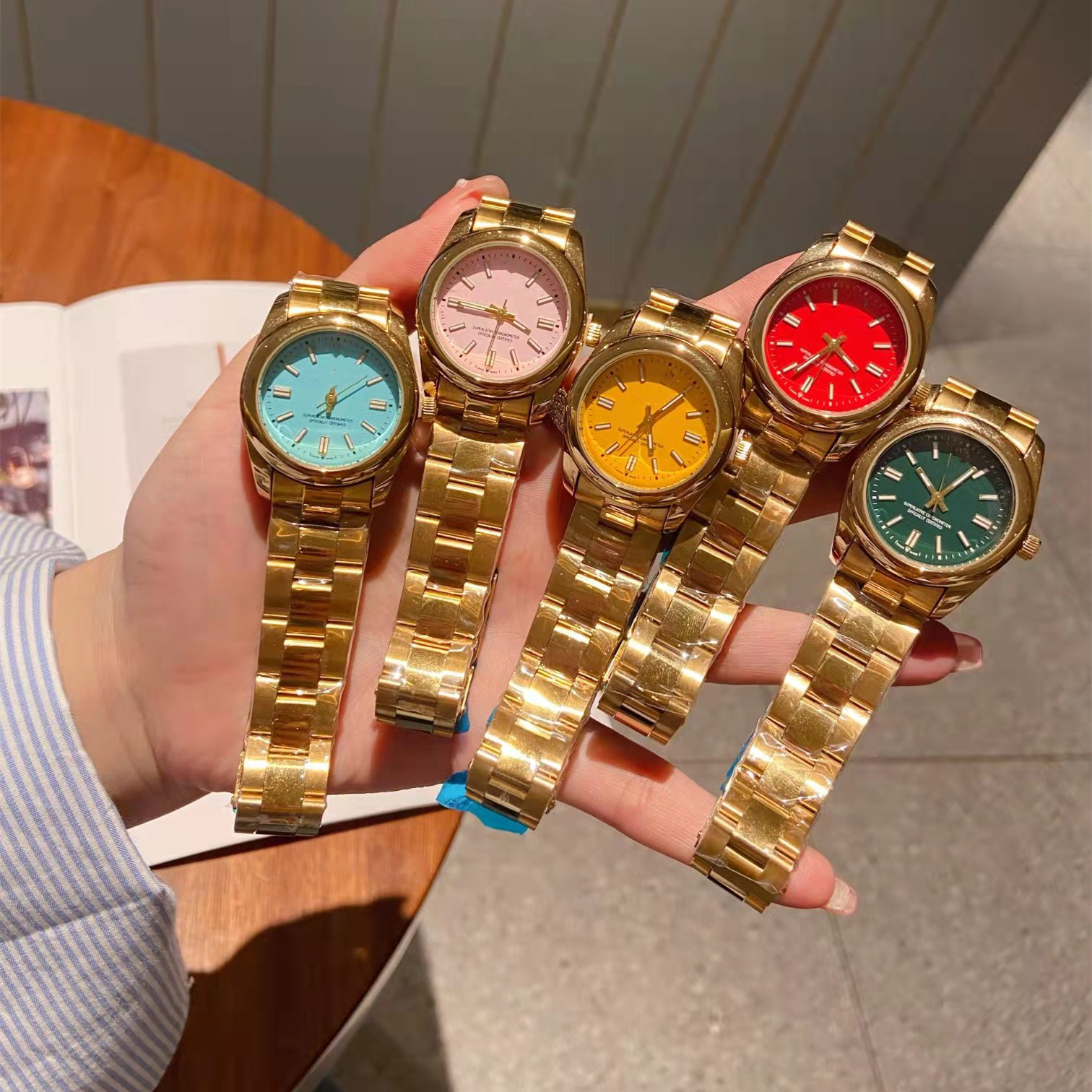 TOP Couple watch 38mm or 31mm thickness 10.3mm candy plate color quartz watch men's and women's, Slivery;brown
TOP Couple watch 38mm or 31mm thickness 10.3mm candy plate color quartz watch men's and women's, Slivery;brown