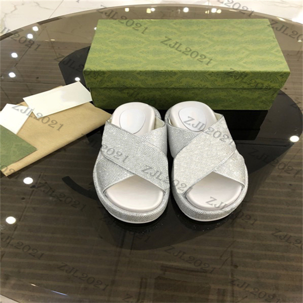 Fashion women luxurys designers slippers cross rhinestone sandals cool sponge cake platform ladies summer 2021 black and white, Box
Fashion women luxurys designers slippers cross rhinestone sandals cool sponge cake platform ladies summer 2021 black and white, Box