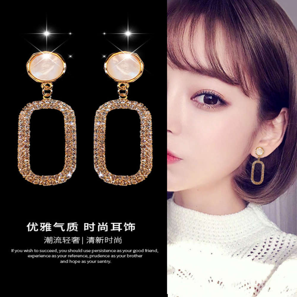 S925 silver needle net red girl temperament day South Korea 2019 new fashion crowd indifference Earrings, Black
S925 silver needle net red girl temperament day South Korea 2019 new fashion crowd indifference Earrings, Black