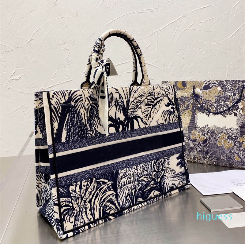 Designer- Fashion Women Shoulder bags Crossbody Messenger Classic shopping bags Female handbag Woman's Armpit bag
Designer- Fashion Women Shoulder bags Crossbody Messenger Classic shopping bags Female handbag Woman's Armpit bag