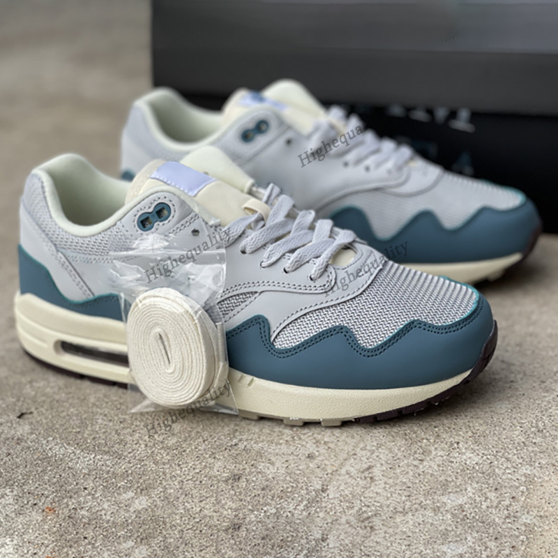 2021 1 Patta The Wave Monarch 1 1s Aqua Noise Running Shoes Metallic Silver Monarch-Pure Platinum Men Women Mens Trainer Fashion Sports, Shoe box
2021 1 Patta The Wave Monarch 1 1s Aqua Noise Running Shoes Metallic Silver Monarch-Pure Platinum Men Women Mens Trainer Fashion Sports, Shoe box