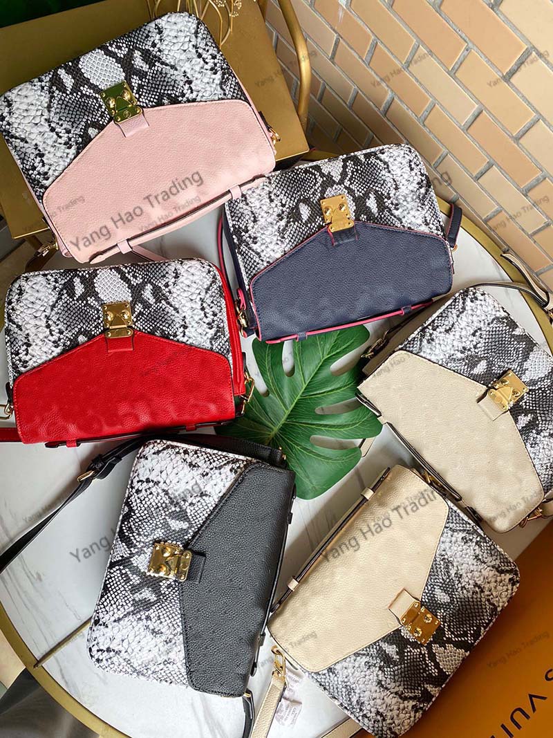 High quality fashion lady messenger bag embossed snake pattern lock leather handbag shoulder bags, Not sold separately gifts
High quality fashion lady messenger bag embossed snake pattern lock leather handbag shoulder bags, Not sold separately gifts
