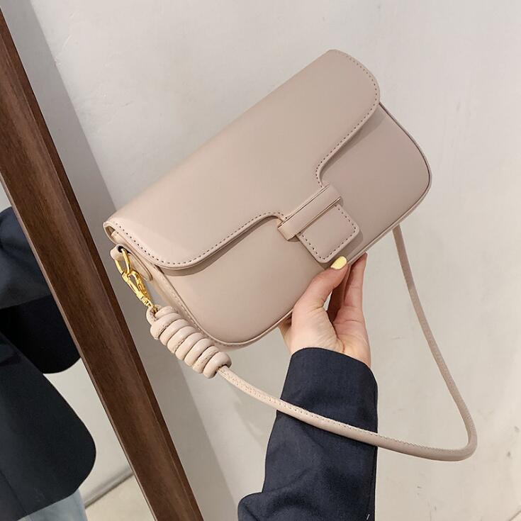 Factory wholesale women handbag Fresh solid color underarm bag England Style leather handbags Simple Joker Khaki womens messenger bags
Factory wholesale women handbag Fresh solid color underarm bag England Style leather handbags Simple Joker Khaki womens messenger bags