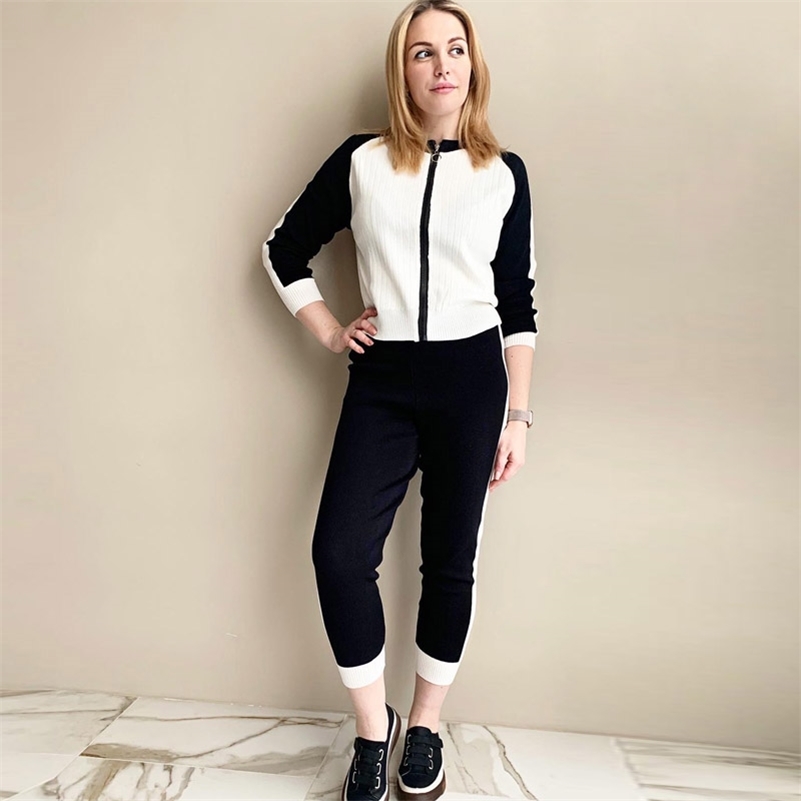 Fashion Spring Autumn Casual Tracksuits Women Knitted Cardigan White Long Sleeve Sweater+Elastic Waist Pants Two Piece Sets 210709, Green color
Fashion Spring Autumn Casual Tracksuits Women Knitted Cardigan White Long Sleeve Sweater+Elastic Waist Pants Two Piece Sets 210709, Green color
