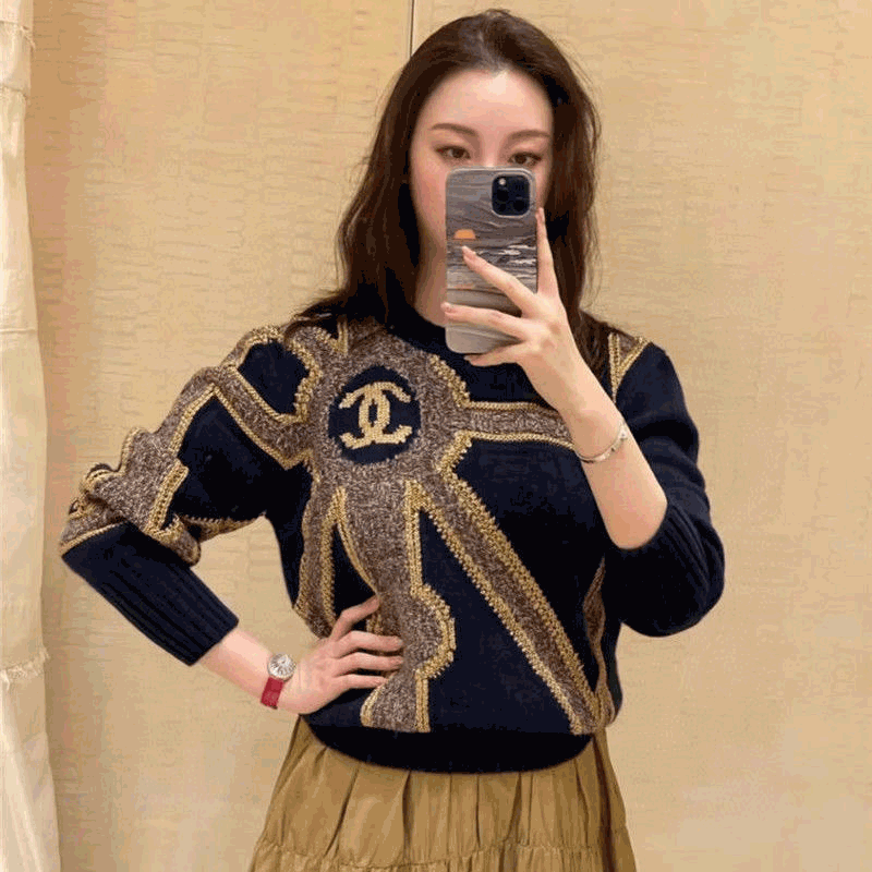 Fall 2021 Fashion Designer Women's sweater High End Crewneck cashmere blend Soft and comfortable C letter clash, White;black
Fall 2021 Fashion Designer Women's sweater High End Crewneck cashmere blend Soft and comfortable C letter clash, White;black