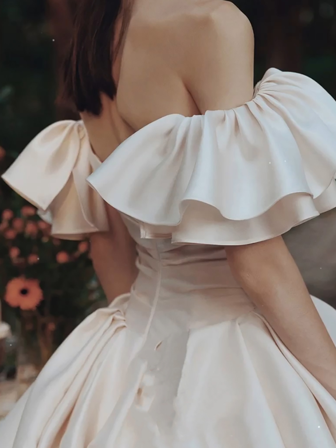 Princess Satin A Line Wedding dresses Long Bridal Gowns Off Shoulder Ruffles Sleeve Dark Ivory Vestidos De Novia Bride Formal Wear
