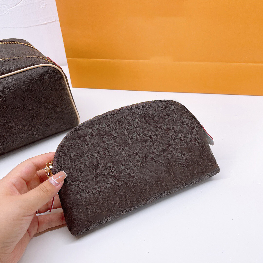 2021 fashion Women makeup wallet Designer Bags organizer famous cosmetic bags travel pouch ladies Kosmetische Tasche toiletry bag Neverfull Waterproof handbags, Brown with flowers
2021 fashion Women makeup wallet Designer Bags organizer famous cosmetic bags travel pouch ladies Kosmetische Tasche toiletry bag Neverfull Waterproof handbags, Brown with flowers