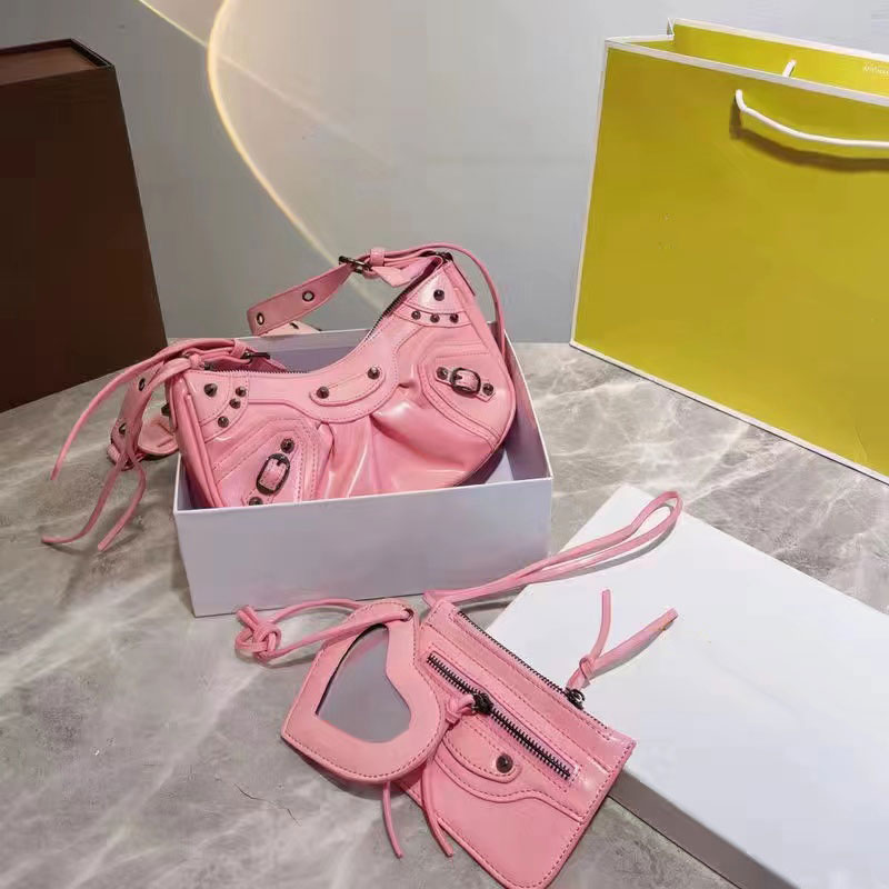 fashion bags Women Le Cagole Rivet Leather Half Crescent Small 3-piece suit Shoulder Bag Design Pleated Saddle Cross Body Messenger With Coin Purse Handbag, More color
fashion bags Women Le Cagole Rivet Leather Half Crescent Small 3-piece suit Shoulder Bag Design Pleated Saddle Cross Body Messenger With Coin Purse Handbag, More color