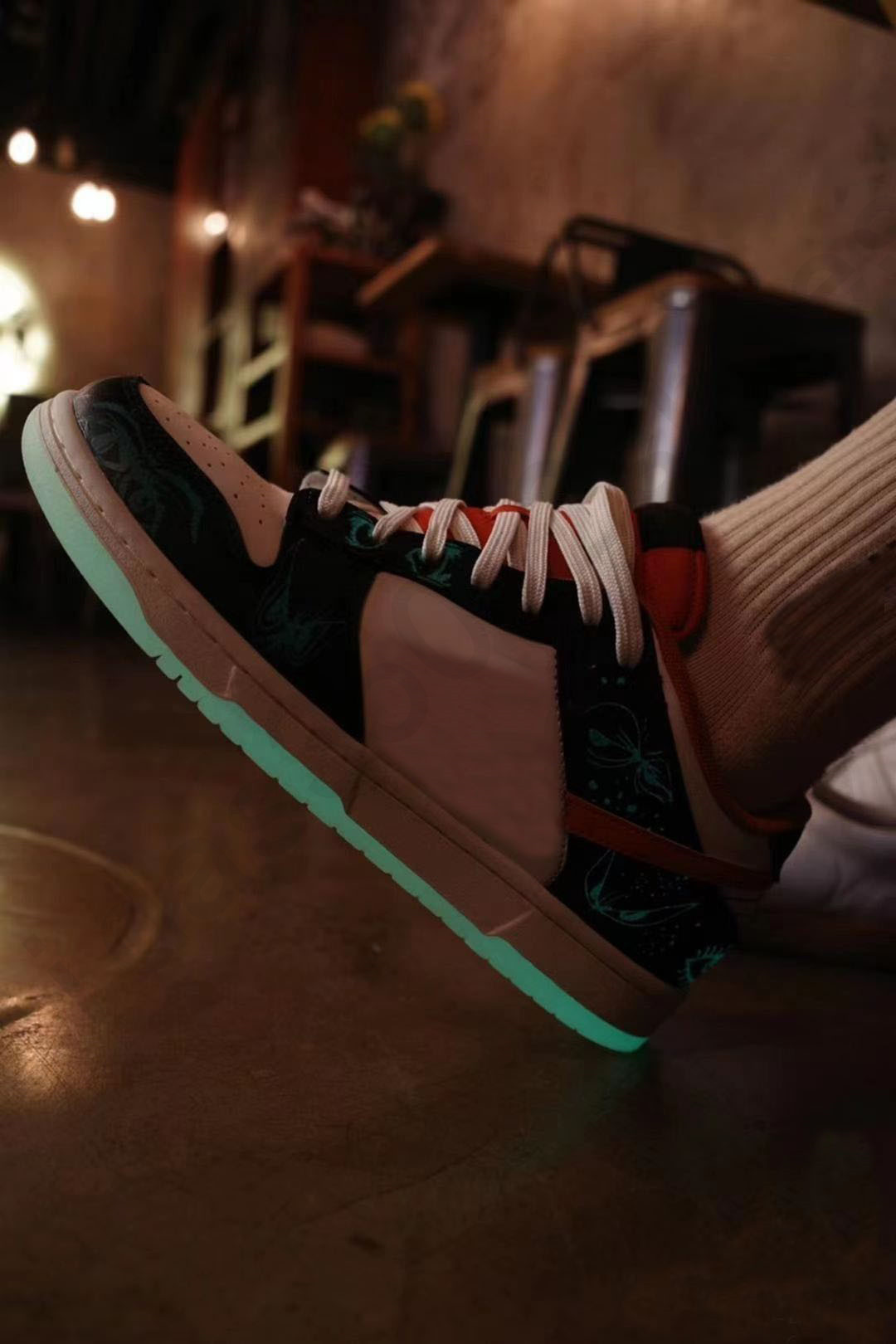 Classical Dunks low Pro Halloween Sneaker shoes Black White Orange sport trainers Reflection Skateboard Casual sneakers Size 36-45
Classical Dunks low Pro Halloween Sneaker shoes Black White Orange sport trainers Reflection Skateboard Casual sneakers Size 36-45