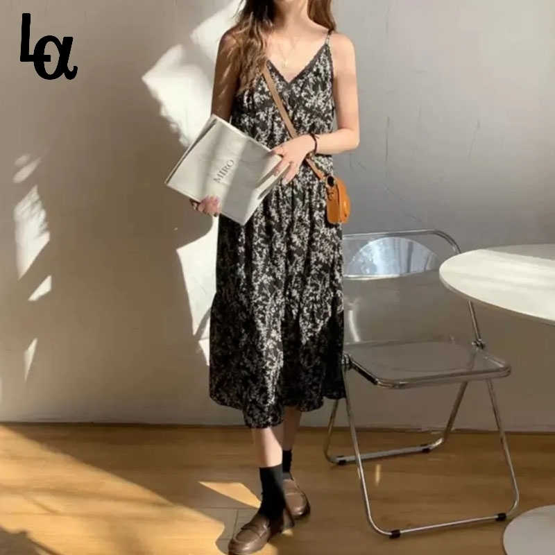 Women Elegant V-neck Print Black Dress Summer Lady Sexy Lace Spaghetti Strap Holidays Vintage Korean Vestidos 210519
Women Elegant V-neck Print Black Dress Summer Lady Sexy Lace Spaghetti Strap Holidays Vintage Korean Vestidos 210519