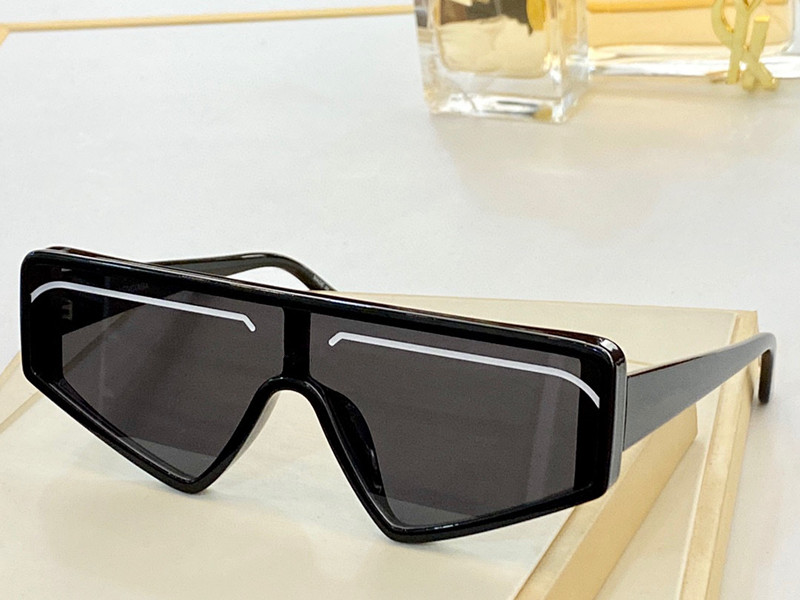 Sunglasses For Men and Women Summer style Anti-Ultraviolet Retro shape Plate Full Frame fashion Eyeglasses Random Box 0010, White;black
Sunglasses For Men and Women Summer style Anti-Ultraviolet Retro shape Plate Full Frame fashion Eyeglasses Random Box 0010, White;black