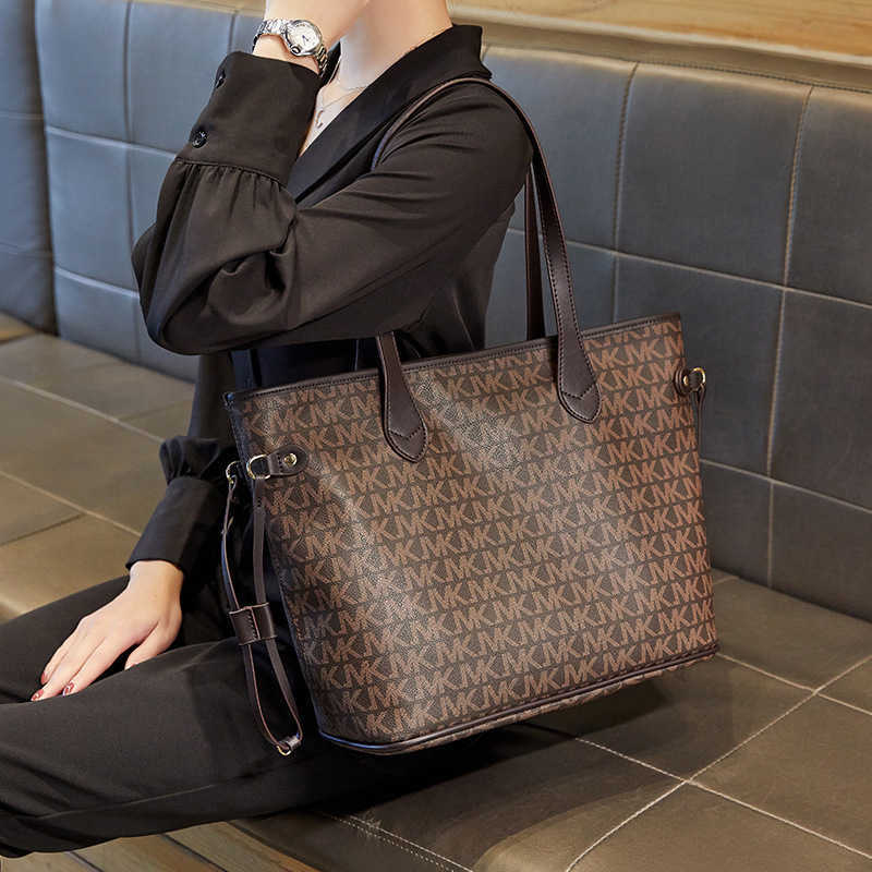 female 2021 spring and summer new large capacity Tote Bag versatile high level leisure one shoulder hand bag fashion, Brown
female 2021 spring and summer new large capacity Tote Bag versatile high level leisure one shoulder hand bag fashion, Brown