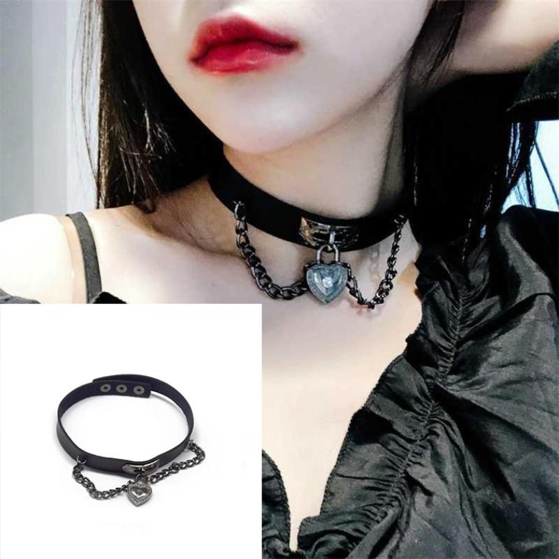 Pendant Necklaces Punk Cool Metal Chain Love Lock Collar Choker Peach Heart Pu Leather Collarbone Dark Girl
Pendant Necklaces Punk Cool Metal Chain Love Lock Collar Choker Peach Heart Pu Leather Collarbone Dark Girl