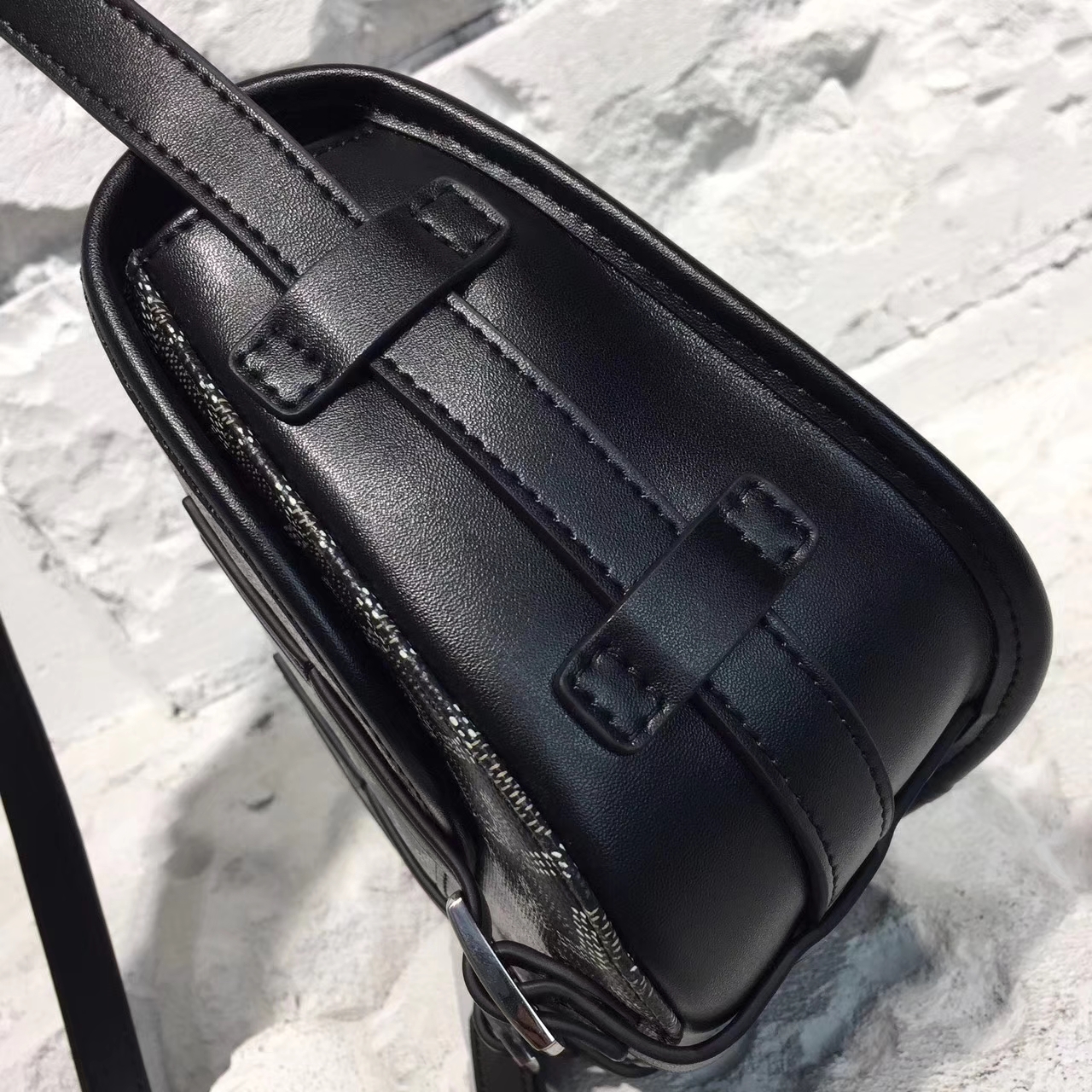 High quality Classic Calfskin Leather Double buckle Shoulder Bag Cross Body Messenger Bags green
High quality Classic Calfskin Leather Double buckle Shoulder Bag Cross Body Messenger Bags green