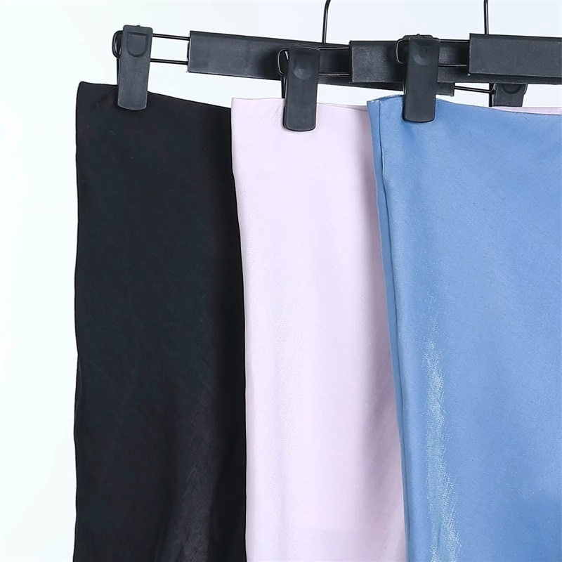 Women Laser Shine Satin Mini Skirt With Split Detail Safe Underpants 210621