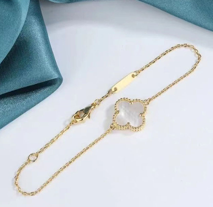 2021 wholesale high quality Single flower Pendant charm Bracelets Four Leaf Clover 5 colors Link Bracelet 18K Gold for Women Girls Valentine, Golden;silver
2021 wholesale high quality Single flower Pendant charm Bracelets Four Leaf Clover 5 colors Link Bracelet 18K Gold for Women Girls Valentine, Golden;silver