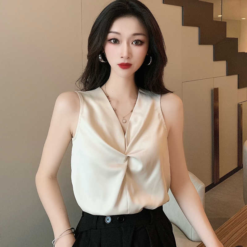 Fashion Chiffon Women Top Blouse White V-Neck Sleeveless Woman Shirts Blouses OL Womens Tops and Summer Shirt Vest 210604, Black
Fashion Chiffon Women Top Blouse White V-Neck Sleeveless Woman Shirts Blouses OL Womens Tops and Summer Shirt Vest 210604, Black