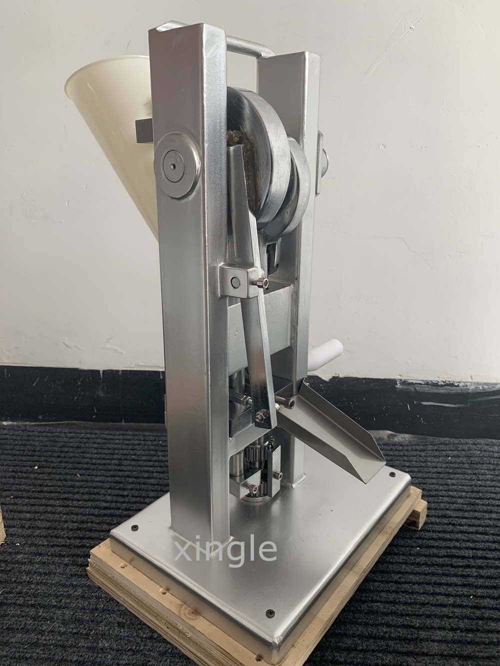 Hand operate Candy Milk Tablet Die Press tdp 0 Die Candy Punch Set Customization Punch Cast Press Machine
Hand operate Candy Milk Tablet Die Press tdp 0 Die Candy Punch Set Customization Punch Cast Press Machine