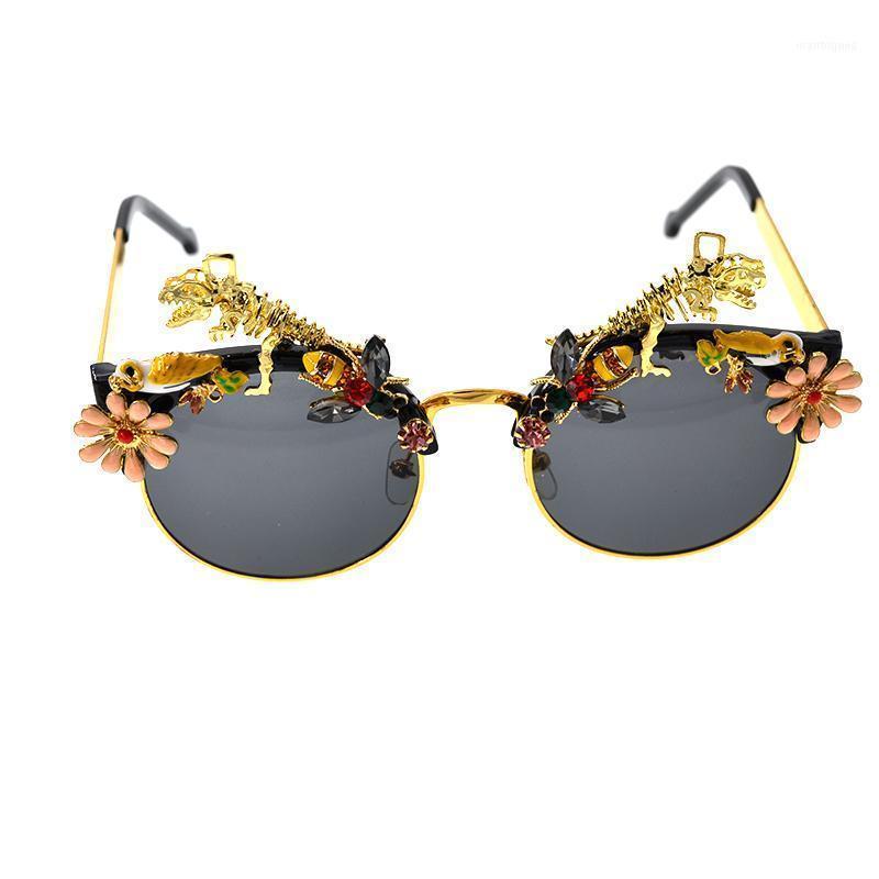 Sunglasses Luxury Gold Color Bee Baroque Vintage Fashion Women Black Shades Brand Glasses Designer Oculos1
Sunglasses Luxury Gold Color Bee Baroque Vintage Fashion Women Black Shades Brand Glasses Designer Oculos1