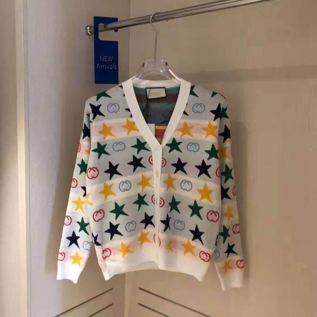 2022 brand designer autumn and winter five-pointed star jacquard knitted V-neck button cardigan long-sleeved sweater female Chri, Picture color
2022 brand designer autumn and winter five-pointed star jacquard knitted V-neck button cardigan long-sleeved sweater female Chri, Picture color