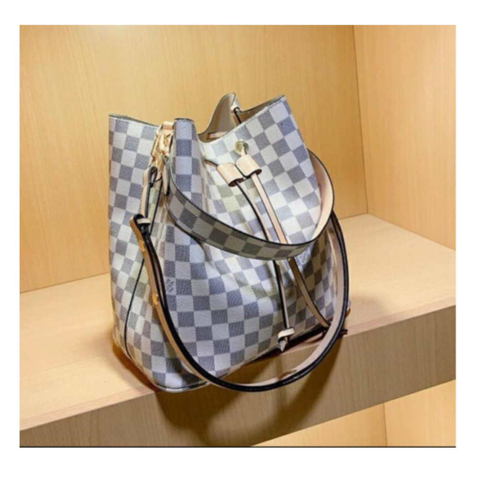 New Shoulder Bag Women Purse Crossbody bag Clutch Messenger Bag jm050 new LV LOUIS bag VITTON Ysl women, Red;black
New Shoulder Bag Women Purse Crossbody bag Clutch Messenger Bag jm050 new LV LOUIS bag VITTON Ysl women, Red;black