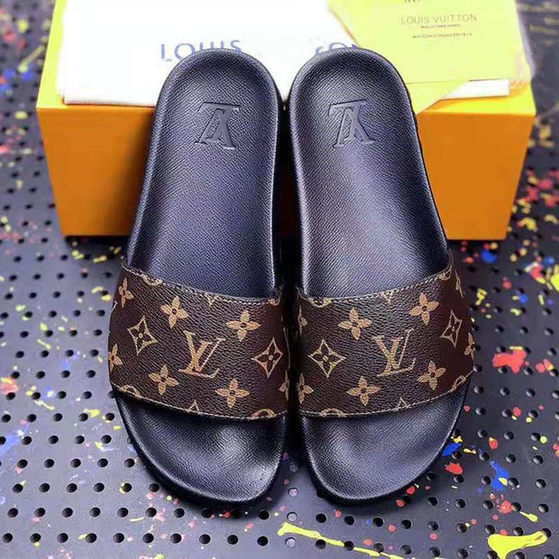 21ss Fashion Louis Leather slippers Women Vitton Sandals luxury slides Men Flip Flops channel Shoes, White;black
21ss Fashion Louis Leather slippers Women Vitton Sandals luxury slides Men Flip Flops channel Shoes, White;black